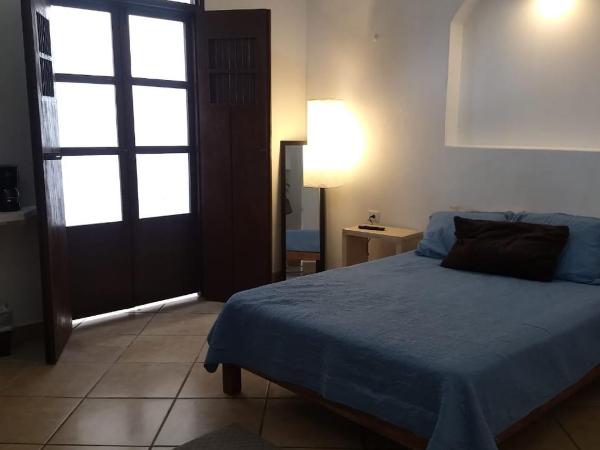 Carlota Guest House : photo 8 de la chambre chambre double avec salle de bains privative