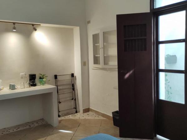 Carlota Guest House : photo 5 de la chambre chambre double avec salle de bains privative