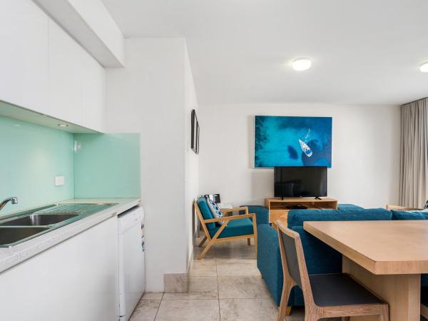 Bayview Beachfront Apartments, in town right on the beach : photo 4 de la chambre appartement supérieur 2 chambres