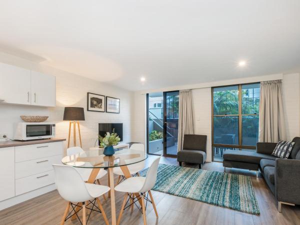 Bayview Beachfront Apartments, in town right on the beach : photo 3 de la chambre appartement 2 chambres standard