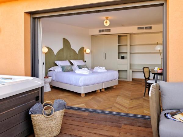 Hôtel & Spa Rocabella : photo 1 de la chambre suite avec jacuzzi sur la terrasse