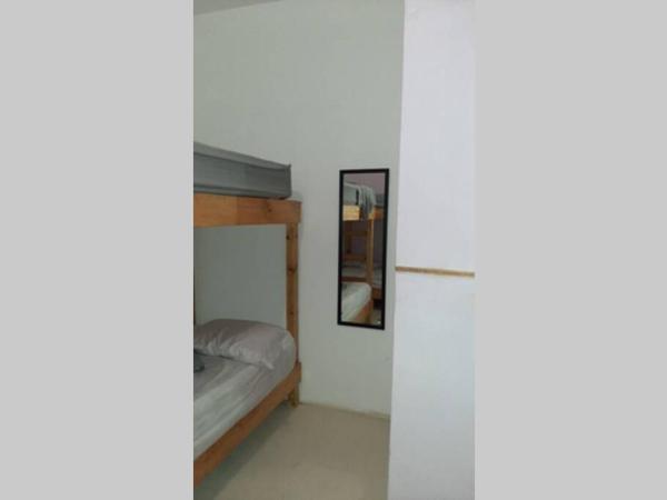 El Costeñito Hostal : photo 5 de la chambre chambre quadruple avec salle de bains commune