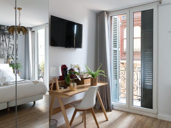 Bilbao Art Lodge Staynnapartments : photo 9 de la chambre chambre double ou lits jumeaux supérieure avec terrasse