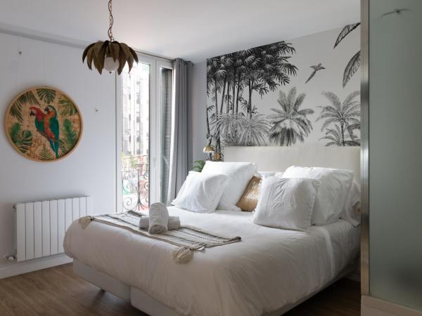 Bilbao Art Lodge Staynnapartments : photo 3 de la chambre chambre double ou lits jumeaux supérieure avec terrasse