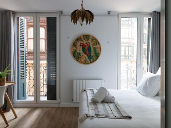 Bilbao Art Lodge Staynnapartments : photo 8 de la chambre chambre double ou lits jumeaux supérieure avec terrasse