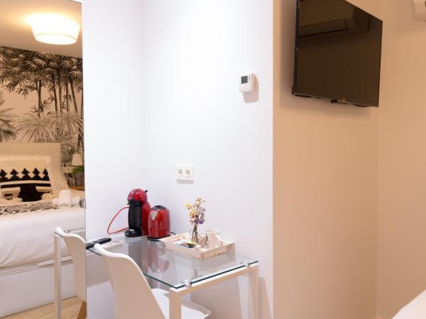 Bilbao Art Lodge Staynnapartments : photo 5 de la chambre chambre simple avec salle de bains privative