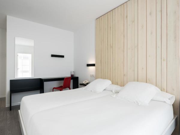 Hotel Lois : photo 4 de la chambre chambre lits jumeaux