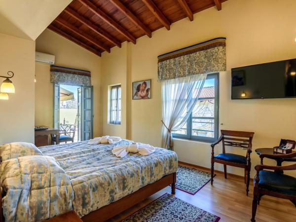 Belmondo Hotel : photo 1 de la chambre chambre classique avec balcon - vue sur vieille ville