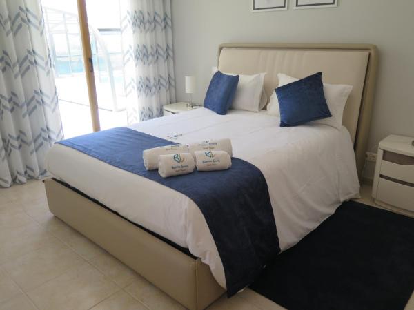 Buarcos Luxury Guest house : photo 3 de la chambre suite - vue sur piscine 