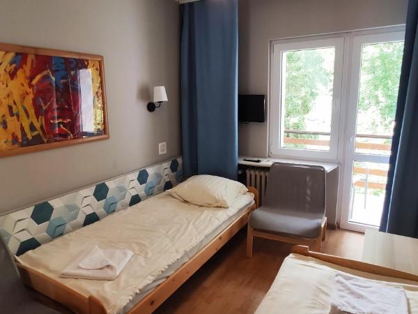 Strzeszynek - wypoczynek : photo 2 de la chambre chambre lits jumeaux