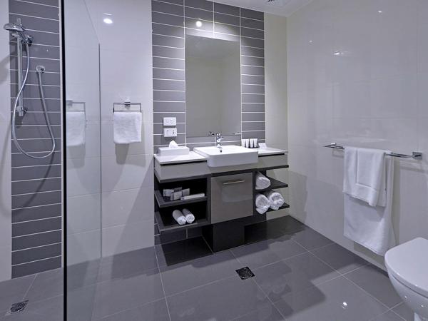 Rydges Palmerston - Darwin : photo 1 de la chambre appartement 2 chambres avec services hôteliers et balcon