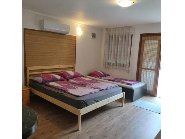 Emese Apartman : photo 2 de la chambre studio familial