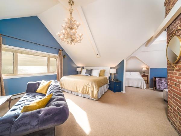 Dashwood Manor Seaside Bed & Breakfast : photo 2 de la chambre hébergement camelot