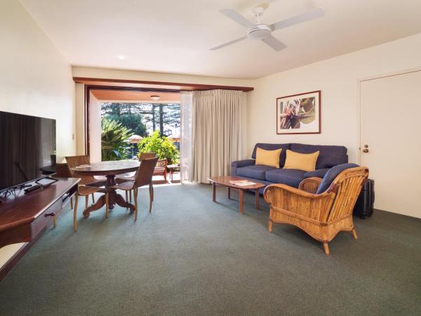 Beach Hotel Resort : photo 1 de la chambre suite lit king-size classique - côté piscine