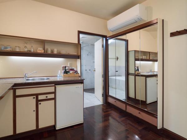 Beach Hotel Resort : photo 5 de la chambre suite lit king-size classique - côté piscine