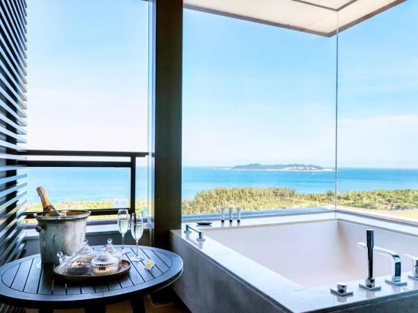 Grand Hyatt Sanya Haitang Bay Resort and Spa : photo 1 de la chambre grande suite lit king-size - vue sur océan