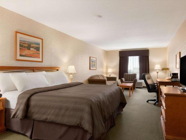 Days Inn by Wyndham Saskatoon : photo 2 de la chambre chambre lit king-size deluxe - non-fumeurs