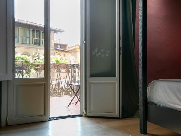 Tornabuoni Place : photo 9 de la chambre chambre lit king-size avec balcon