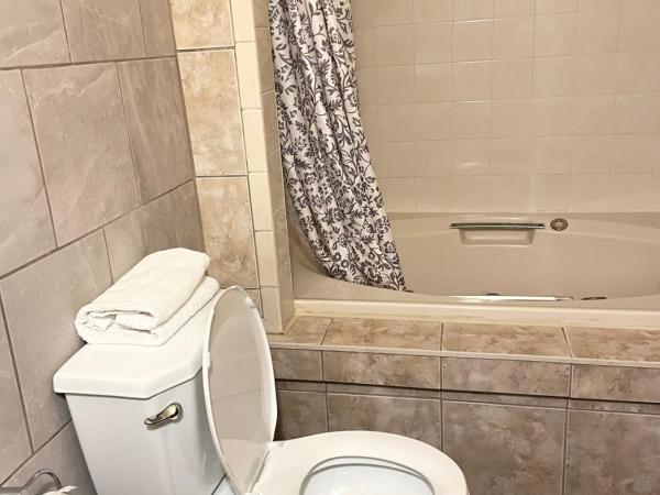Scottish Inn Near the Falls and Casino : photo 4 de la chambre chambre standard avec 2 lits queen-size
