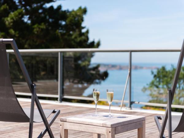 Hôtel Les Costans, The Originals Relais : photo 2 de la chambre chambre double avec terrasse - vue sur mer