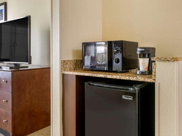Comfort Suites Near Universal Orlando Resort : photo 5 de la chambre chambre 2 lits queen-size - accessible aux personnes à mobilité réduite - non-fumeurs