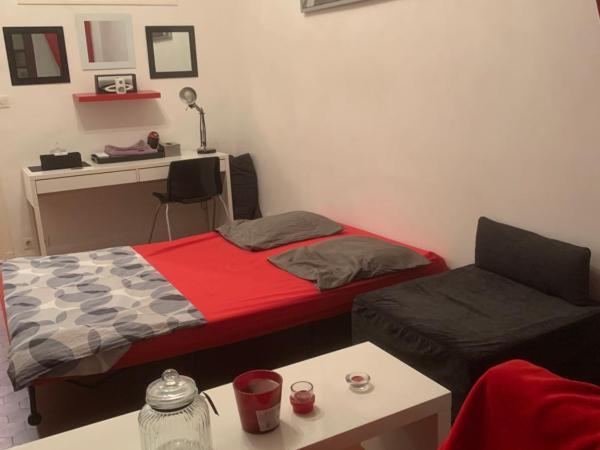 Chambres dans guest house Centre ville : photo 1 de la chambre chambre double avec salle de bains commune