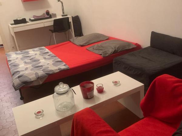 Chambres dans guest house Centre ville : photo 3 de la chambre chambre double avec salle de bains commune