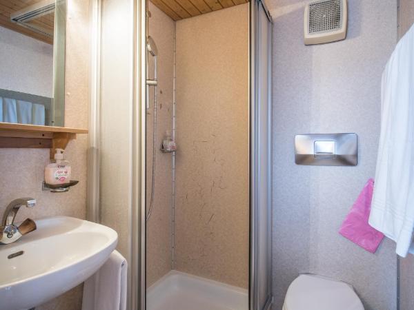 Hotel Tell and Apartments : photo 6 de la chambre chambre quadruple