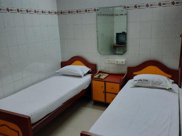 Charminar Residency : photo 1 de la chambre chambre double Économique