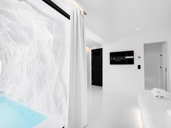 Tagoo Black Mykonos : photo 5 de la chambre hébergement double Économique avec piscine troglodyte privée