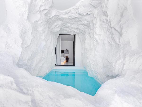 Tagoo Black Mykonos : photo 8 de la chambre hébergement double Économique avec piscine troglodyte privée