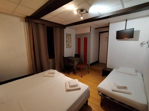 Hotel de Savoie : photo 6 de la chambre chambre triple - vue sur canal