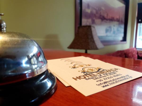 Hotel Nevada Kalamata : photo 8 de la chambre chambre lits jumeaux avec balcon