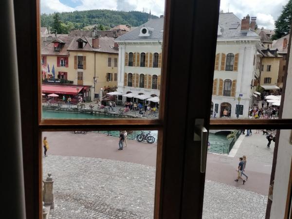 Hotel de Savoie : photo 3 de la chambre chambre quadruple - vue sur canal