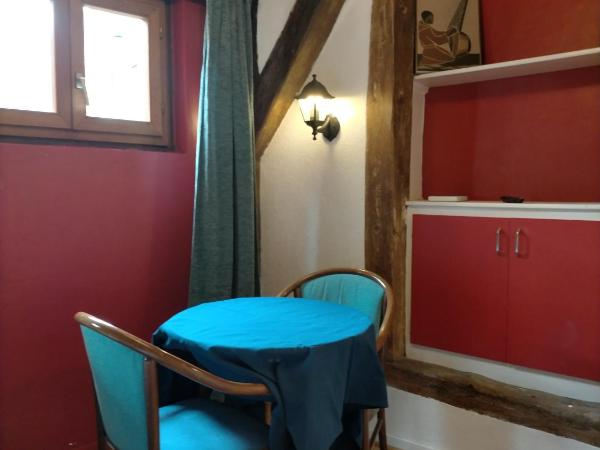 Hotel de Savoie : photo 10 de la chambre chambre double – vue sur cour