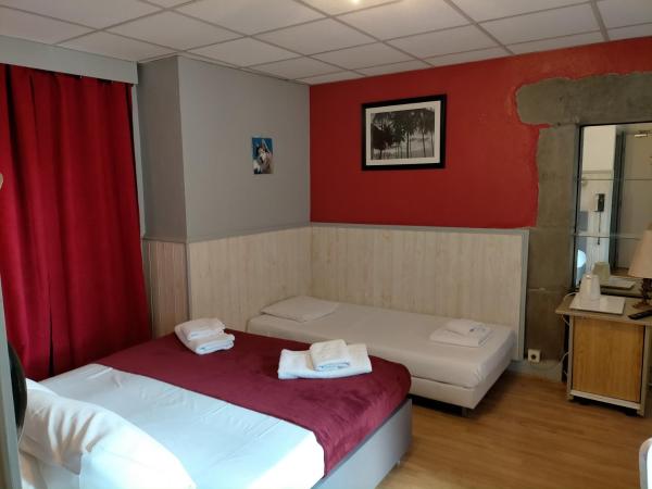 Hotel de Savoie : photo 7 de la chambre chambre quadruple - vue sur canal