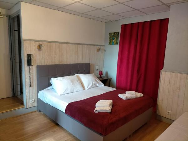 Hotel de Savoie : photo 6 de la chambre chambre quadruple - vue sur canal