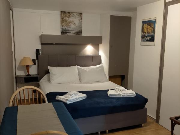 Hotel de Savoie : photo 6 de la chambre chambre quadruple avec vue sur cour