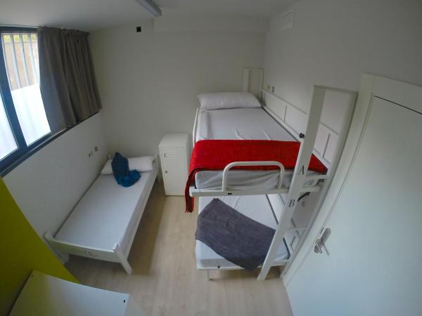 Room018BCN : photo 1 de la chambre chambre lits jumeaux avec salle de bains commune