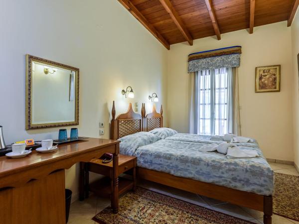 Belmondo Hotel : photo 5 de la chambre chambre classique avec balcon - vue sur vieille ville