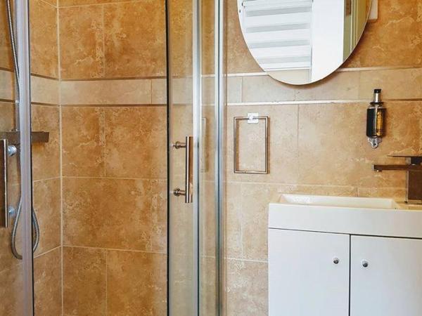 Forest House Hotel : photo 3 de la chambre chambre triple avec douche