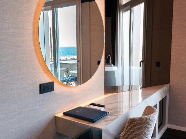 Relais sul Mare Boutique Hotel : photo 10 de la chambre suite avec jacuzzi - vue sur mer