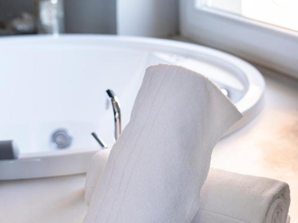 Relais sul Mare Boutique Hotel : photo 9 de la chambre suite supérieure avec bain à remous - vue sur mer