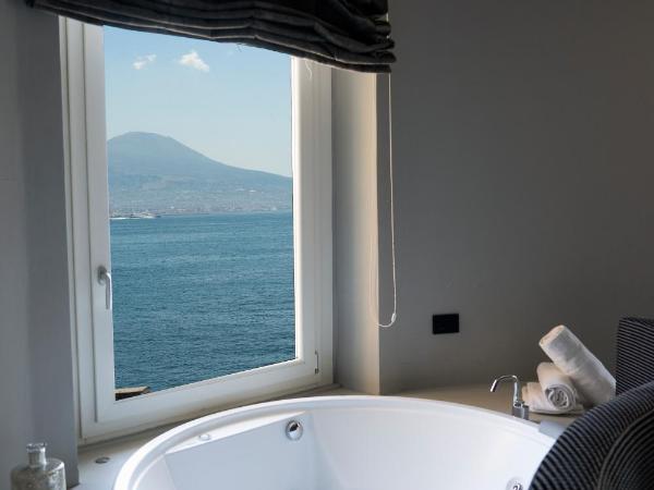 Relais sul Mare Boutique Hotel : photo 5 de la chambre suite supérieure avec bain à remous - vue sur mer