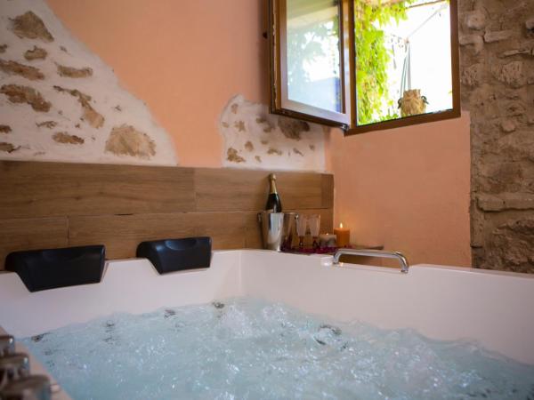 L'Otelet By Sweet : photo 4 de la chambre suite deluxe avec baignoire spa