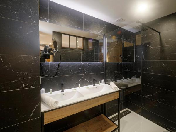 Hotel du Lac Foix : photo 9 de la chambre suite junior avec terrasse