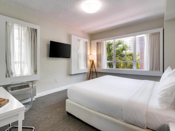 Crest Hotel Suites : photo 1 de la chambre  chambre lit king-size standard