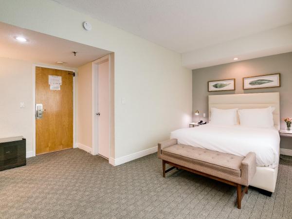 Crest Hotel Suites : photo 2 de la chambre chambre lit queen-size standard 