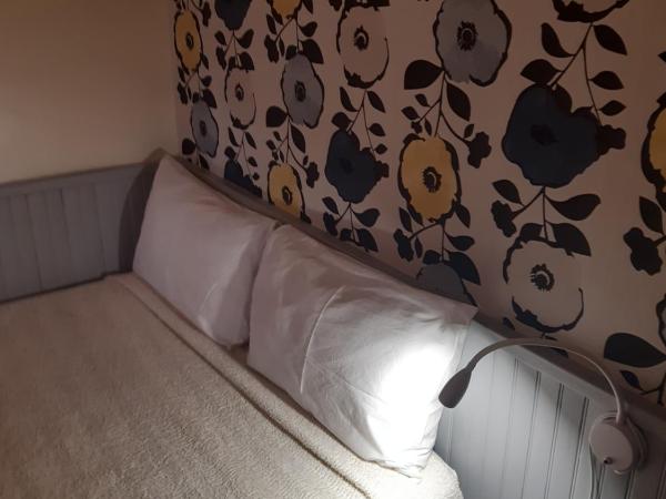Hotel Chez Benat : photo 3 de la chambre chambre double avec toilettes communes