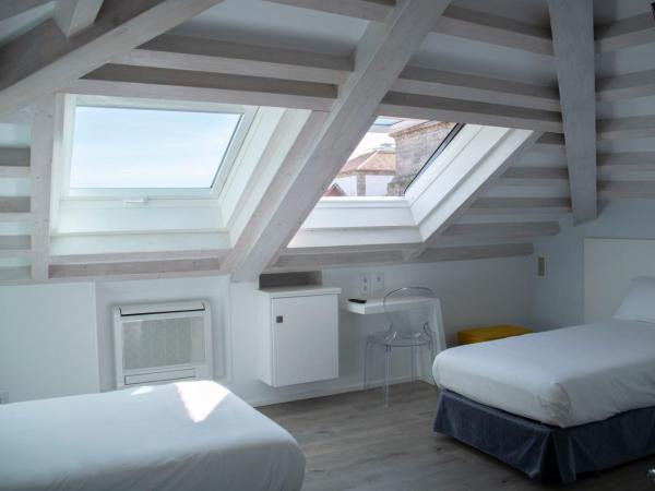 Hotel Alda San Bieito : photo 5 de la chambre chambre familiale supérieure